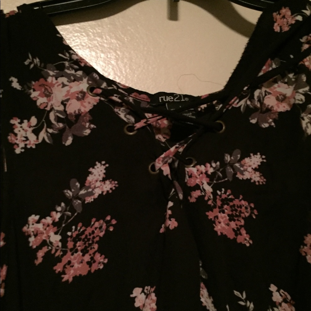 Dresses - Picture 3 of 3